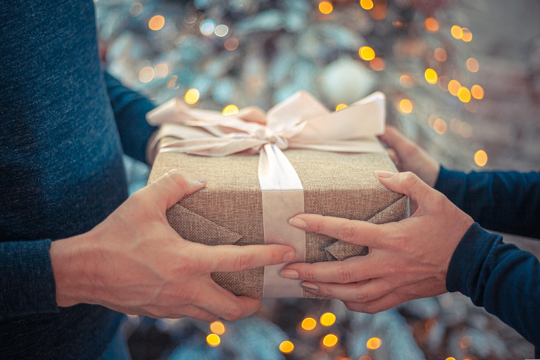 The Mind of a Gift Giver: Why Customized Gifts Hold the Ultimate Emotional Value.