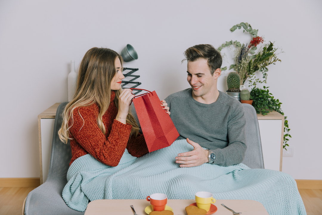 The Ultimate Guide to Meaningful Gifts for Girlfriends with Custom Engraving