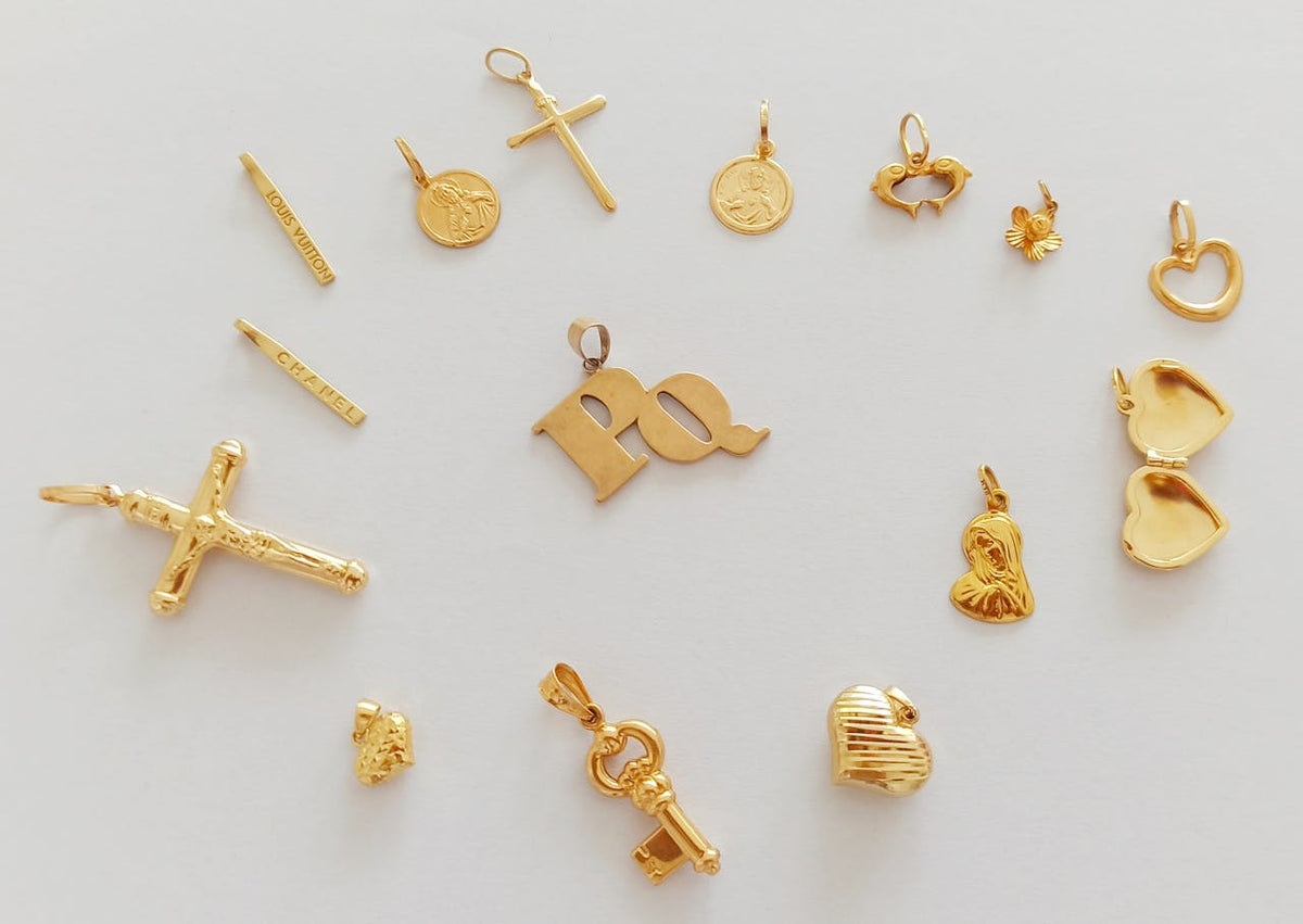pendant necklace and charm bracelet comparison