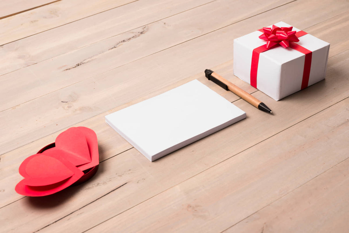 Choosing a Gift Card Message for 2026: 10 Romantic Phrases for Your Valentine