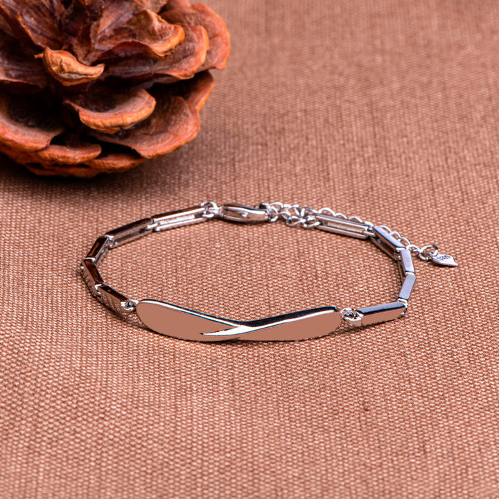 "'Life has its bends and turns' Twist Bracelet featuring symbolic ornament and motivational card, crafted from copper with plating techniques."