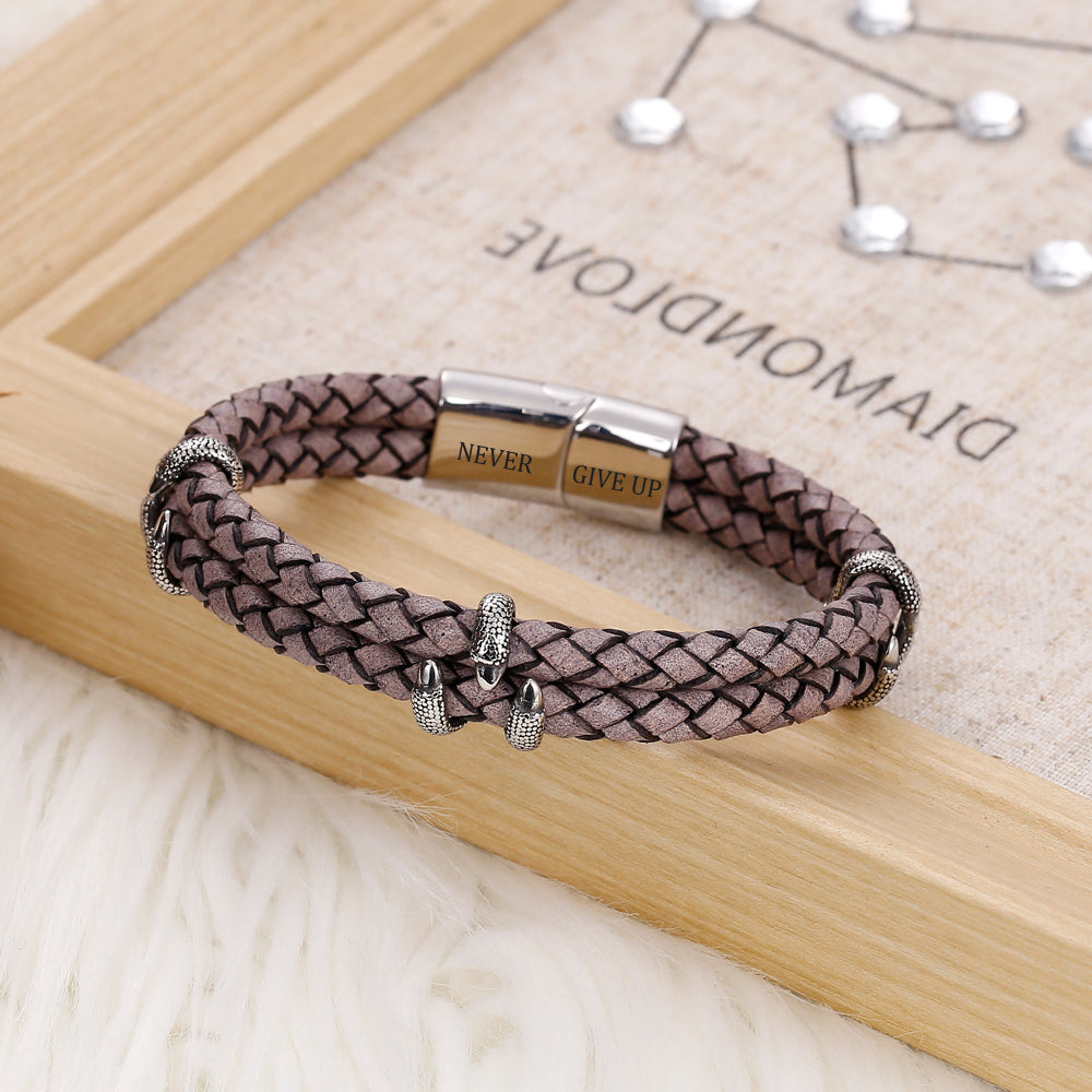 "Never give up." Rope Bracelet