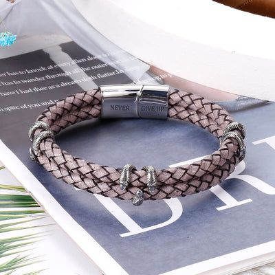 "Never give up." Rope Bracelet