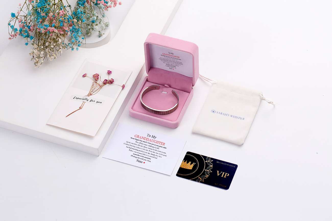 To My GRANDDAUGHTER "The love between a Nana and Granddaughter is forever" Bracelet [💞 Bracelet +💌 Gift Card + 🎁 Gift Box + 💐 Gift Bouquet] - SARAH'S WHISPER